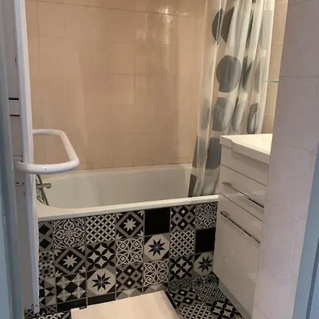 Апартаменти Centre Station - *