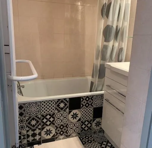 Апартаменты Centre Station - *